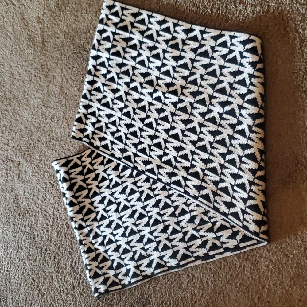 Michael kors scarf